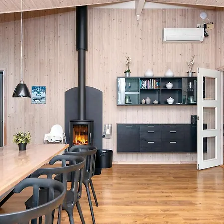 10 Person Holiday In Glesborg
