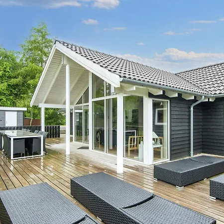 10 Person Holiday In Glesborg Fjellerup